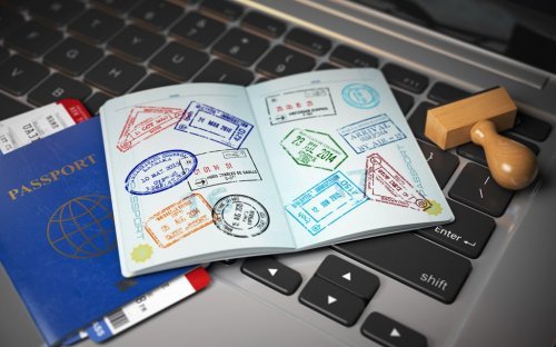 دخلت حيز التنفيذ .. السعودية تفتح باب العمل للأجانب بتأشيرة جديدة مجانية