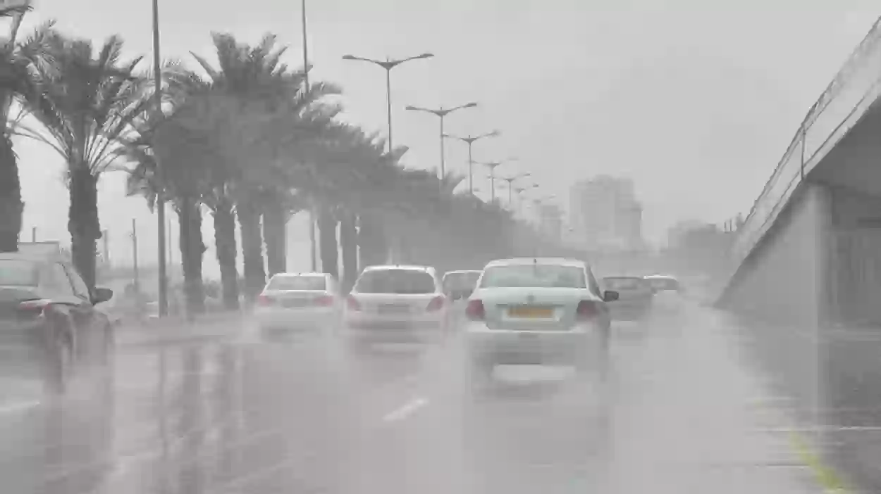 عاجل .. الارصاد الجوية تحذر من تعمق الأخدود الجوي على الإمارات وشمال السلطنة العمانية .. والأمطار مستمرة لنهاية الأسبوع